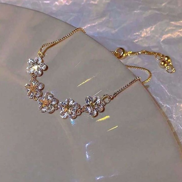 Brick Inlaid Cubic Zirconia Snowflake/Flower Bracelet - Picture 2 of 6